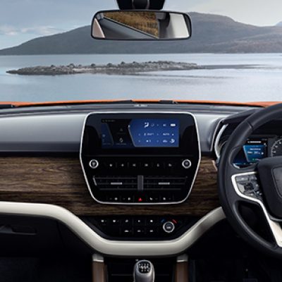 Soft-Touch-Dashboard-with-Anti-Reflective-Grain-Top-Layer